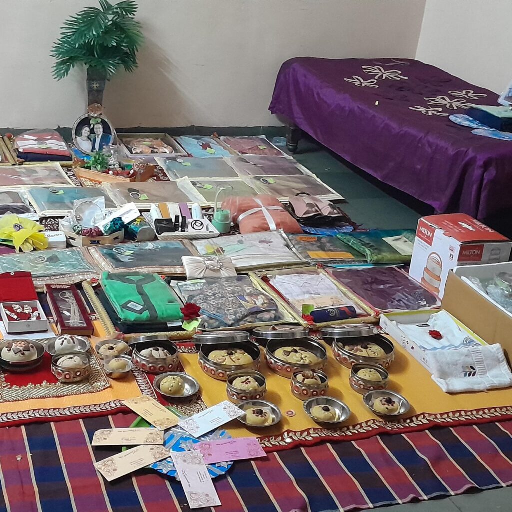 हरियाली तीज कविता उखाणा शुभकामनाएं प्रेम और स्त्री शक्ति का अनुपम पर्व