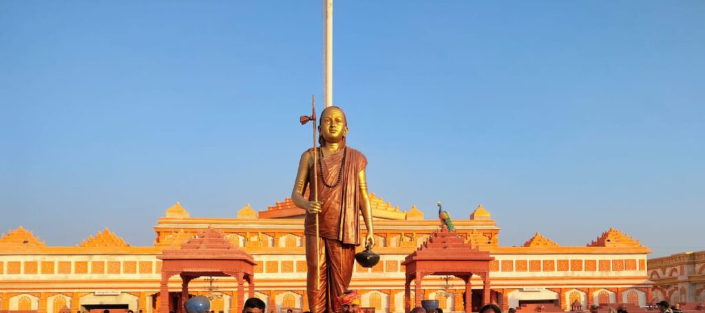 2025 महाकुंभ का ताज : प्रयागराज-के पवित्र त्रिवेणी संगम से सार्थक होगा हर काज